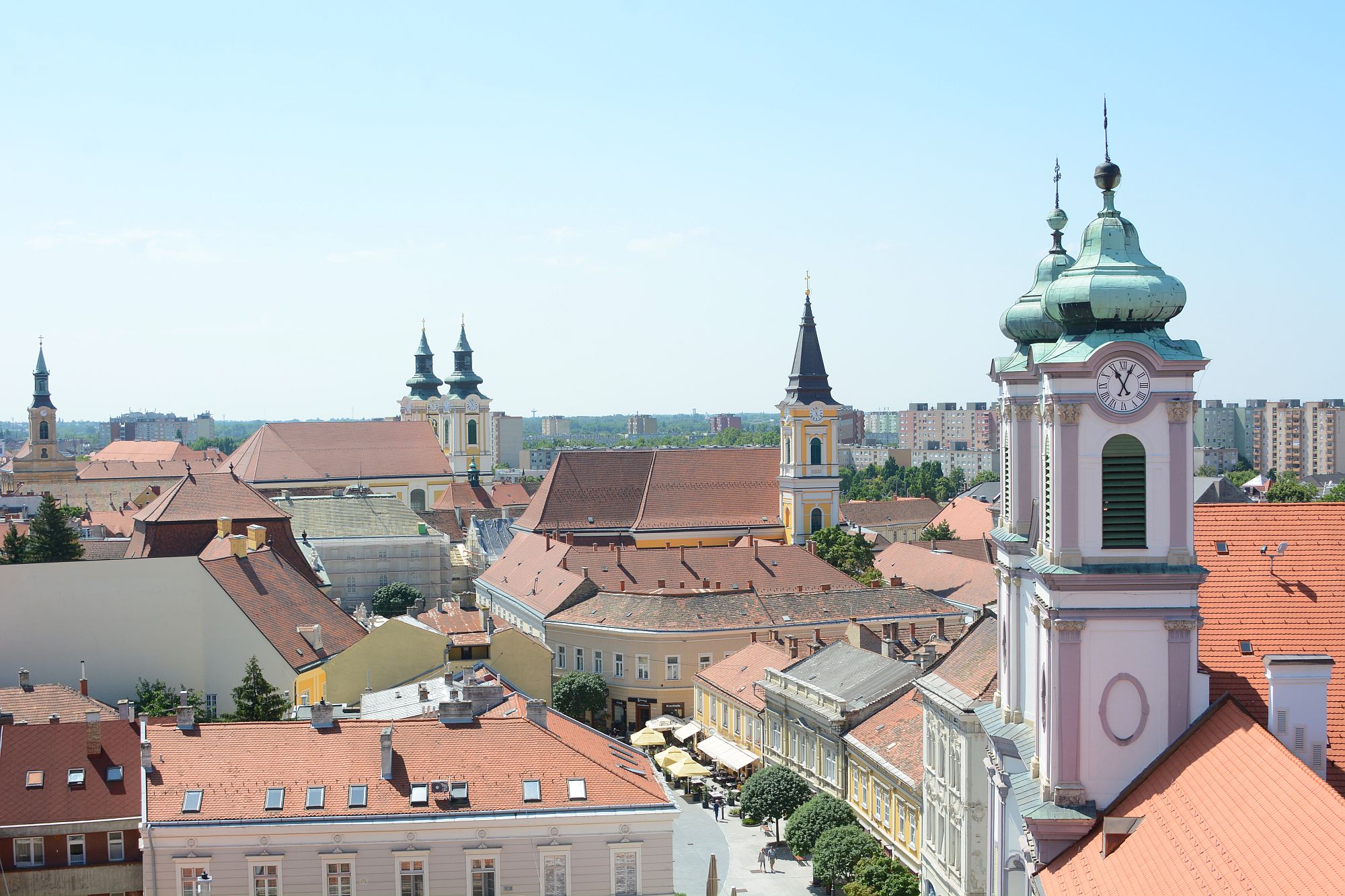 Nyári vasárnap délelőtt Székesfehérvár Belvárosában